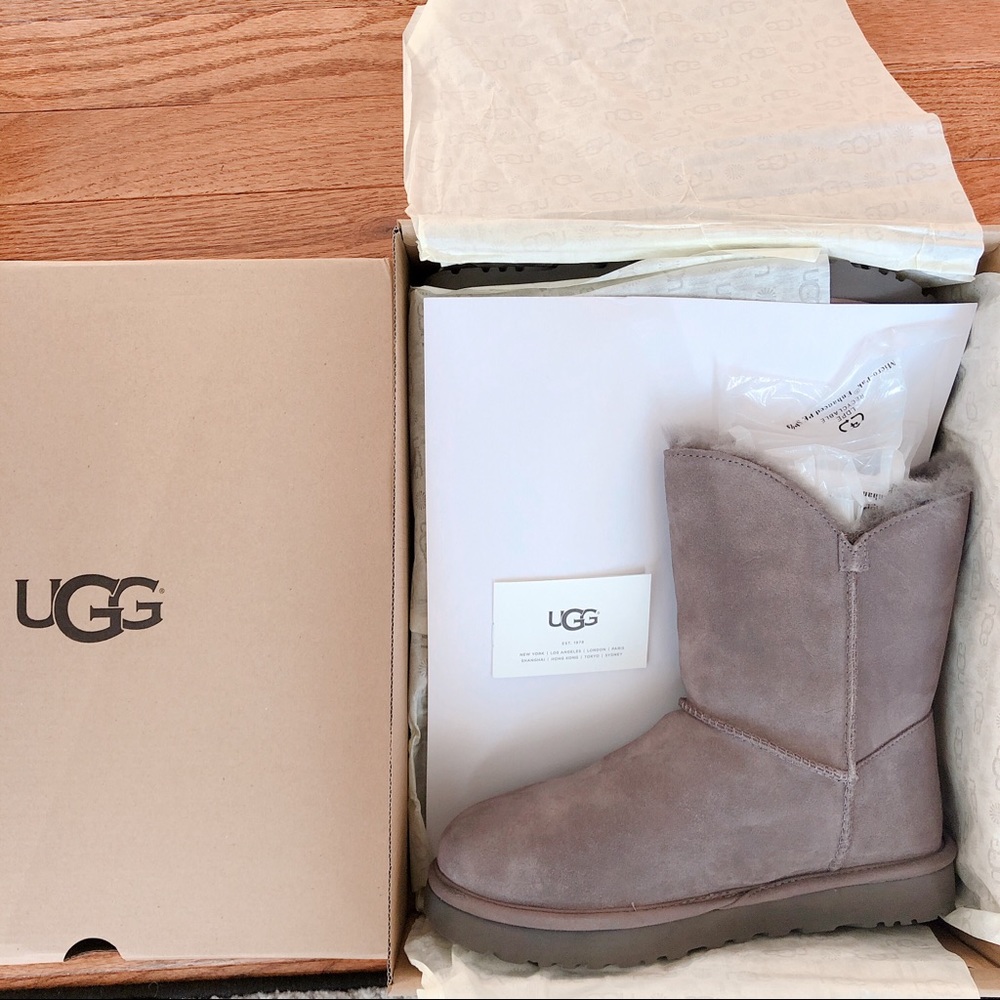 Ugg CONSTANTINE Boots. Color: Charcoal - Picture 2 of 8